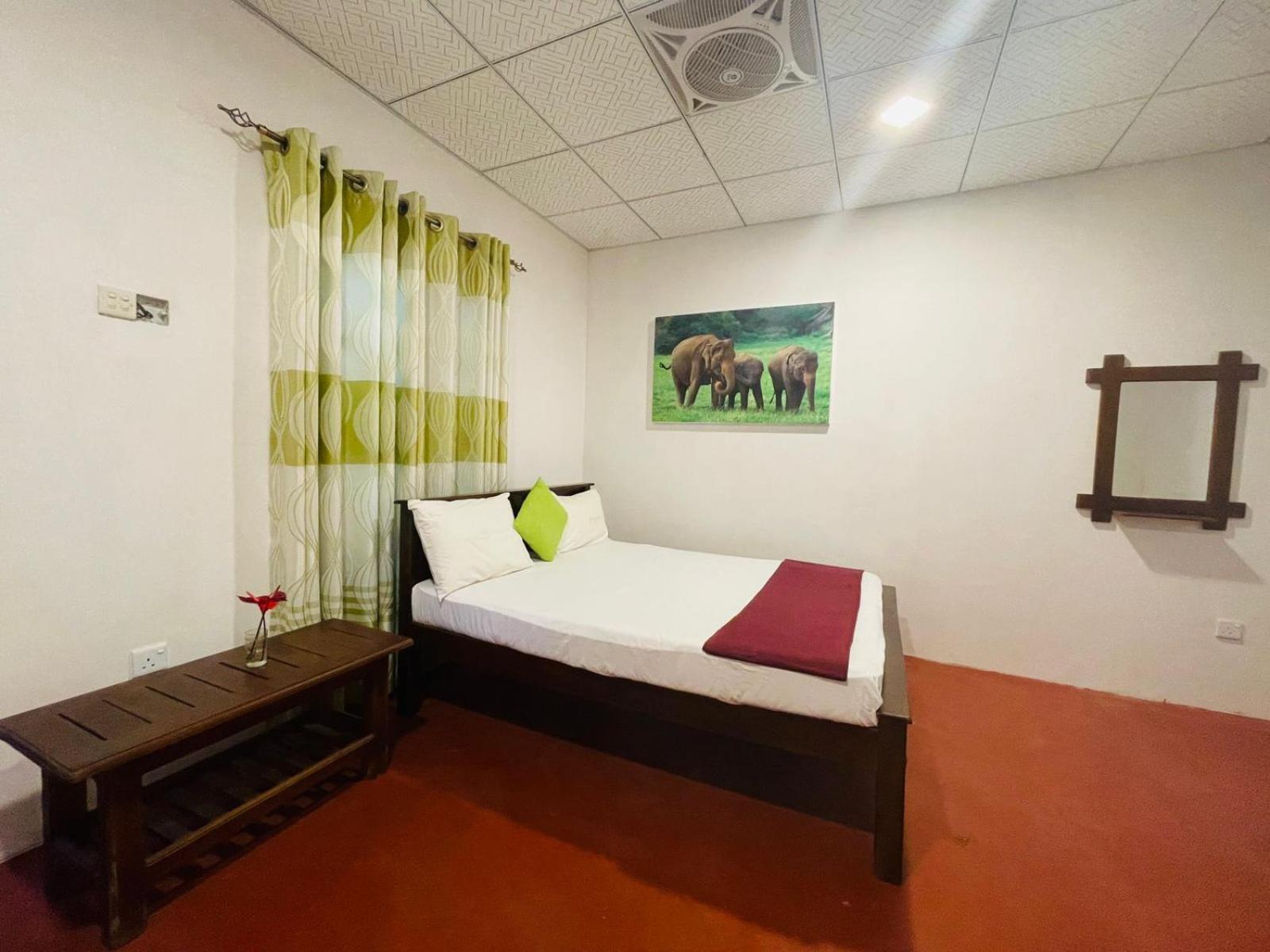 Lake Island Home Stay Dambulla Room photo