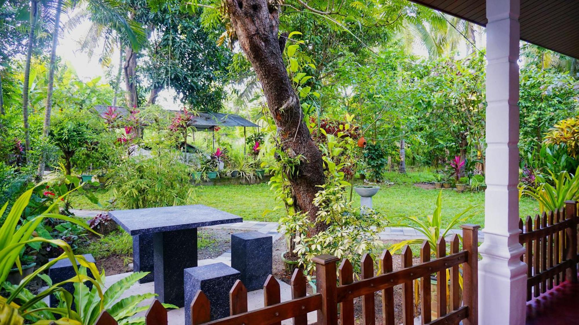 Lake Island Home Stay Dambulla Exterior photo