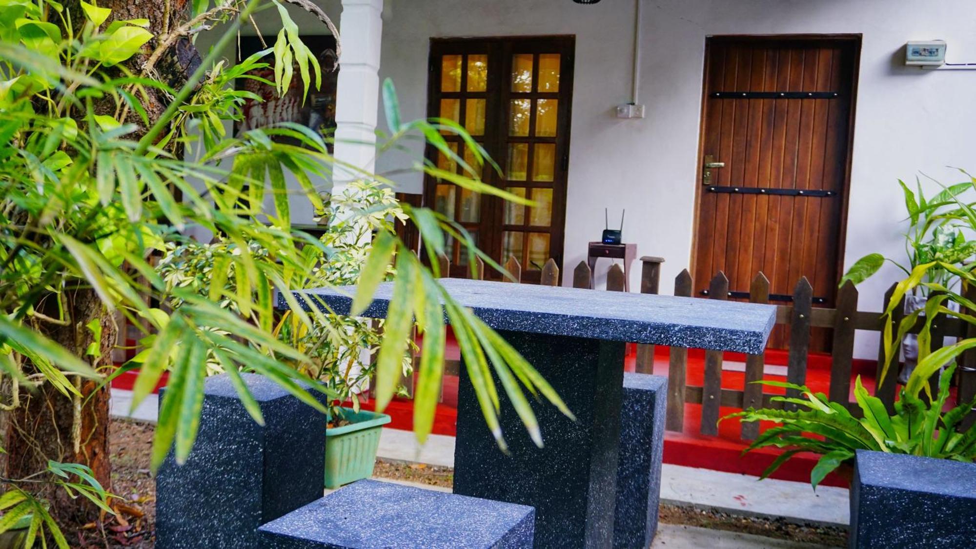 Lake Island Home Stay Dambulla Exterior photo